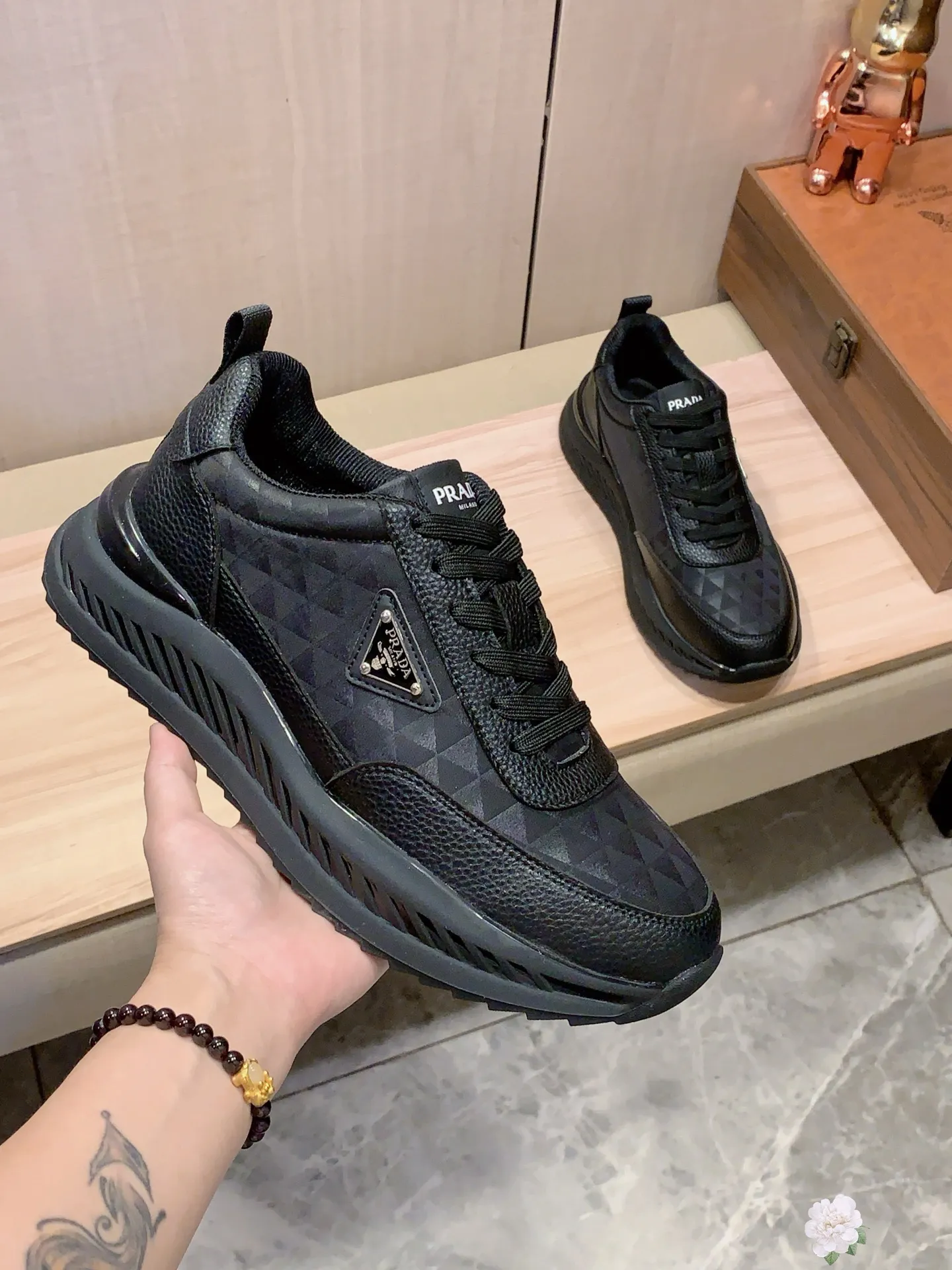 Men's men's shoes💰460💰💰🎩🎩[Lightning][Lightning] "PRADA*" The latest and most popular casual shoes, top brand [seduce] luxury ~ purchasing agency, top ~ quality. [Strong] The upper is made of imported breathable cowhide with material ➕ breathable sheepskin feet (•) and fine workmanship. The original stylish and stylish soft rubber wear-resistant and non-slip outsole is light and comfortable on the feet. The real thing looks better in real photos. 413: code: 38-44, 3️⃣ colors selected